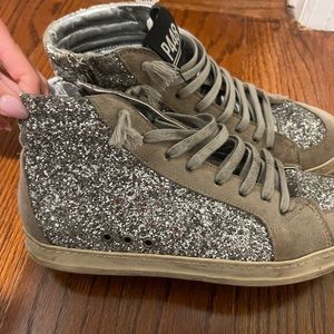 P448 High top Sneaker.. Size 38 EU (7/12 in women’s) GOOD CONDITION.
